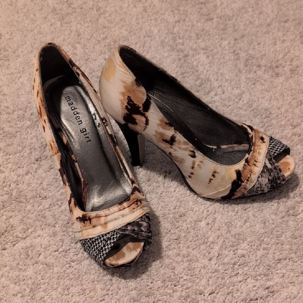 Madden Girl Women's Tan and Black Heels